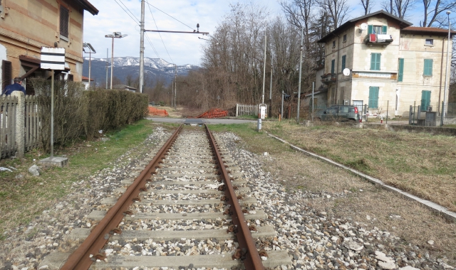 Legambiente denuncia il degrado della vecchia ferrovia Varese-Porto Ceresio(foto Blitz)