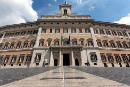 Redditi, in Parlamento paperoni e no. Governo sotto i 130 mila