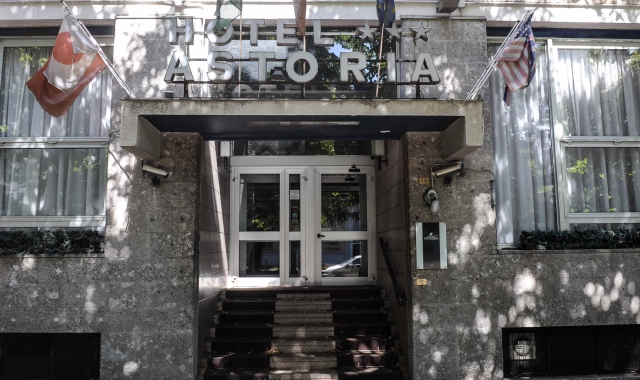 Potrebbe essere l’hotel Astoria, ormai in disuso, ad ospitare altri profughi