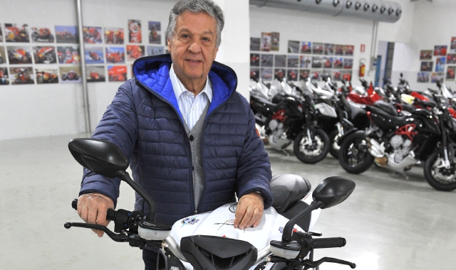 Renato Pozzetto in versione motociclista