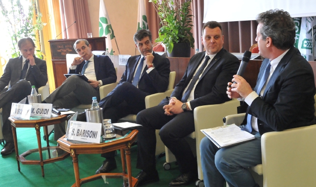 La tavola rotonda con il presidente Guidi (foto Blitz)  