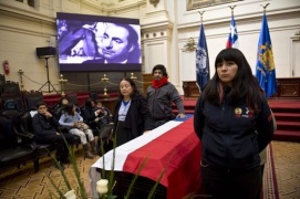 Cile, sepolta a Isla Negra la salma del Nobel Pablo Neruda