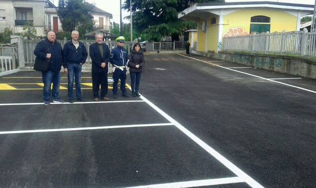 Il parcheggio di Cislago vuoto al momento dell’inaugurazione: un triste presagio (foto Blitz)