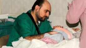 Aleppo piange suo pediatra più amato, ucciso in raid su ospedale