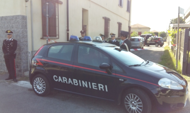 I carabinieri sul luogo del delitto (Foto Pubblifoto)