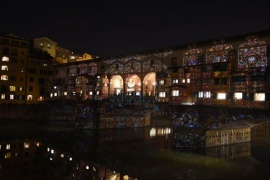 Firenze, crolla argine dell'Arno nei pressi Ponte Vecchio