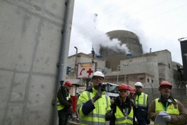 Francia, protesta continua, si estende a centrali nucleari
