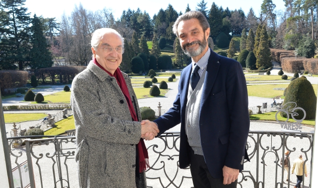 Gualtiero Marchesi e Attilio Fontana all’epoca della firma dell’accordo per villa Mylius (Foto Archivio)