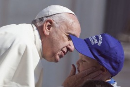 Papa: armi circolano liberamente, non aiuti allo sviluppo