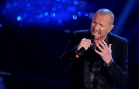 Biagio Antonacci dona 30mila euro per borse studio ad orfani Ilva