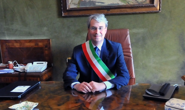 Davide Galimberti nel suo nuovo ufficio a Palazzo Estense (Foto Blitz)