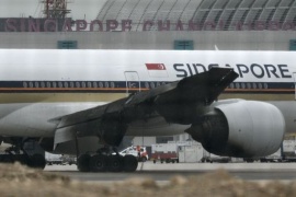 Aereo Singapore Airlines per Milano prende fuoco, nessun ferito