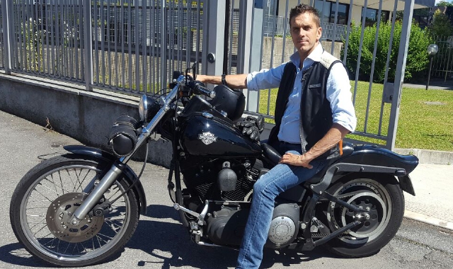 Il neoassessore Max Rogora in sella alla sua Harley