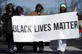 Usa, afroamericano ucciso da polizia, aperta indagine federale