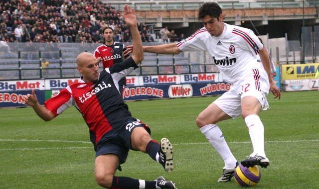 Michele Ferri in un’immagine del 2007: giocava in A nel Cagliari e marcava “Pallone d’Oro” Kakà