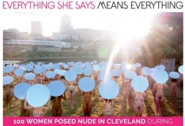 Cento donne nude a Cleveland per Tunick: la foto contro Trump