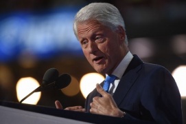 Usa 2016, Bill Clinton mostra il volto umano di Hillary: la mia migliore amica