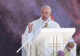 Papa incoraggia giovani cristiani, ebrei e musulmani al dialogo