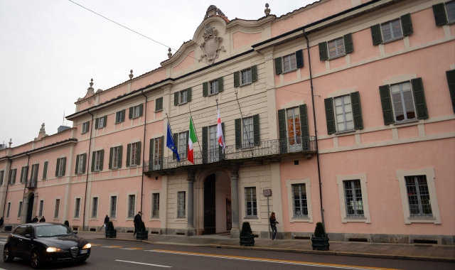 Palazzo Estense, non si placa la polemica