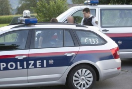 Austria, squilibrato con coltello attacca su un treno: 2 feriti gravi