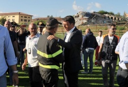 Terremoto, Renzi: 120 morti, garantiremo ricostruzione vera