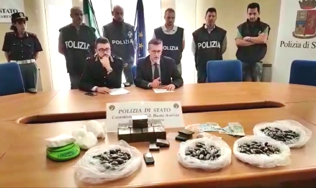 La droga sequestrata dalla polizia di Stato di Busto Arsizio (Blitz)