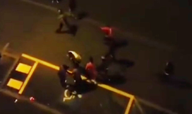 Un’immagine tratta dal video girato da un residente di via Beccaria della rissa scoppiata martedì 20 settembre intorno alle 22.30