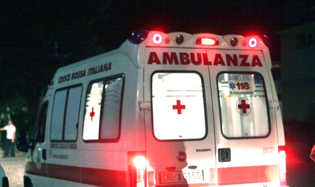L’uomo è stato trasportato in ambulanza all’ospedale di Circolo (Foto Archivio)