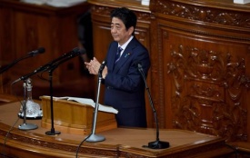 Giappone, Abe spinge per una costituzione meno pacifista