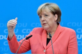 Deutsche Bank cade a nuovo minimo storico, Merkel esclude aiuti