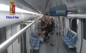 Pestaggio in metro a Roma, preso il terzo presunto aggressore
