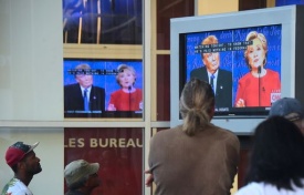 Usa 2016, la sfida dei look: Hillary in rosso, Trump punta sul blu