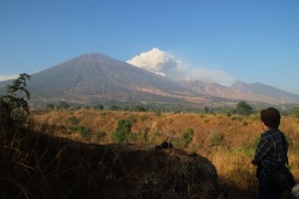 Indonesia, si risveglia vulcano, evacuati 400 turisti da Lombok