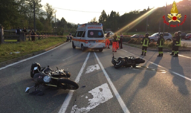 I soccorsi ai due motociclisti feriti a Rancio Valcuvia
