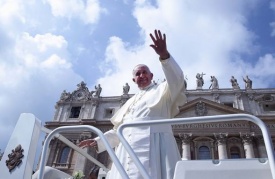 Gender, il Papa: oggi c'è una guerra mondiale contro il matrimonio