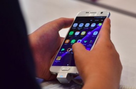 Samsung, ancora in fumo su un aereo uno smartphone Note 7