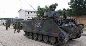 Nato: soldati italiani in Lettonia. Per M5s Renzi vuole guerra