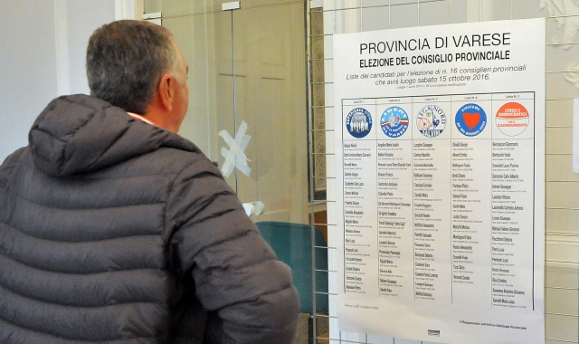 I seggi per l’elezione del Consiglio provinciale sono stati aperti sabato mattina a Villa Recalcati. Lo scrutinio ha preso il via subito dopo la chiusura delle operazioni di voto   (Blitz)