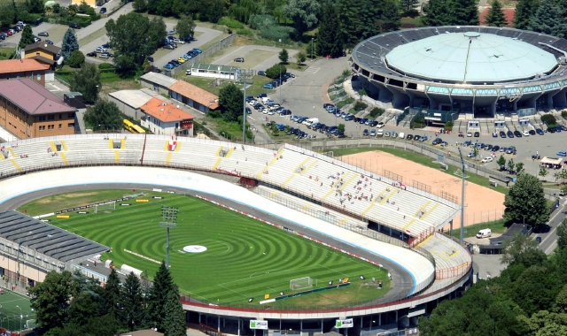 Lo stadio Ossola e, più in alto, il “Lino Oldrini”