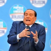 Referendum, Berlusconi batte un colpo per il no (su Mediaset)