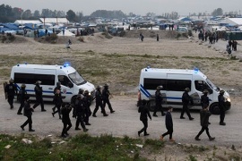 Migranti, al via domani le operazioni per chiudere giungla Calais