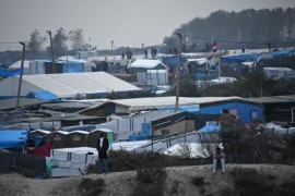 I migranti cominciano a lasciare la giungla di Calais