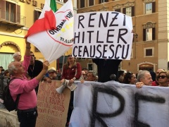 Taglia-stipendi deputati, attivisti M5s in piazza Montecitorio