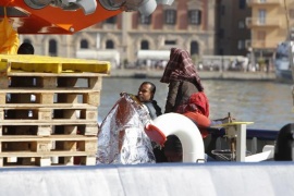 Una nave di MSF recupera un gommone con 25 cadaveri di migranti