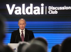 Putin contro Usa: noi influenziamo le elezioni? Accuse folli, come fossero repubblica banane