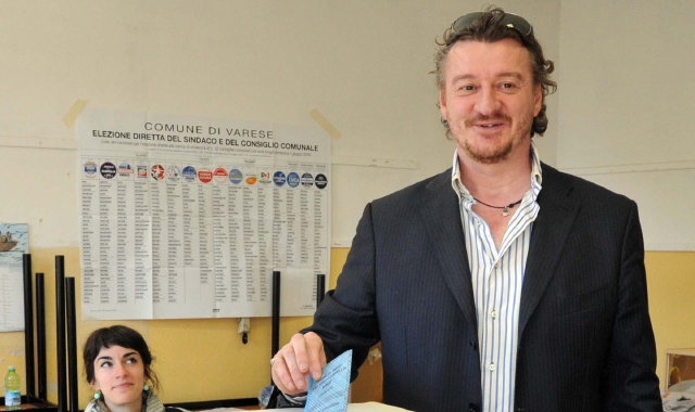 Andrea Badoglio al voto il 5 giugno 2016 nel seggio di Sant’Ambrogio, dove viveva (Foto Archivio)