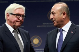 L'imperturbabile Steinmeier perde pazienza con il turco Cavusoglu