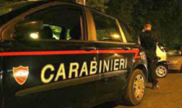In via Ponchiroli sono intervenuti i carabinieri (Foto Archivio)
