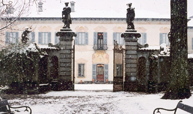 Le sale settecentesche di Villa Della Porta Bozzolo a Casalzuigno (nella foto di A.M. Fumagalli) ospitano sabato 19 e domenica 20 novembre la manifestazione «Natale a Villa Bozzolo»