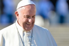 Il segreto del Papa contro lo stress: prego e dormo come un legno
